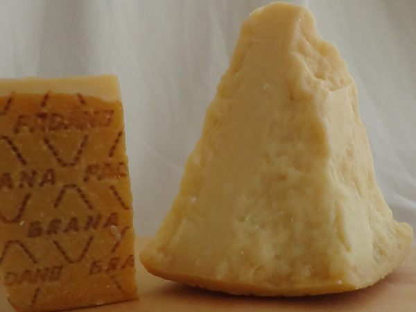 Italienischer Käse Grana